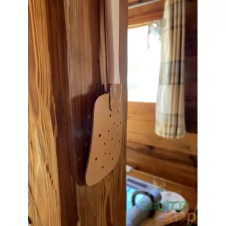 Tapette à moustiques & mouches en Hêtre du Jura & cuir