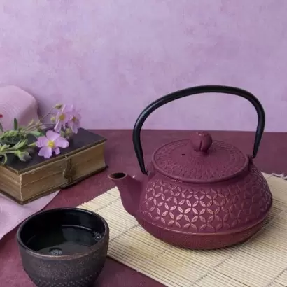 Théière Tsubaki en fonte rose vermillon 0.6L – Aromandise