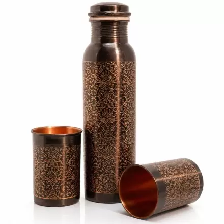 Coffret gourde cuivre antique floral 950ml + 2 verres – Ayurveda