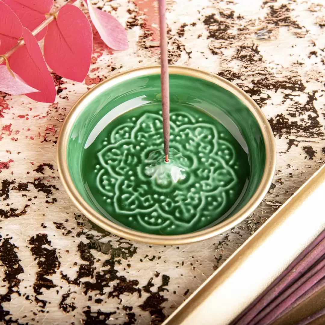Porte-encens Mandala vert en métal émaillé et doré