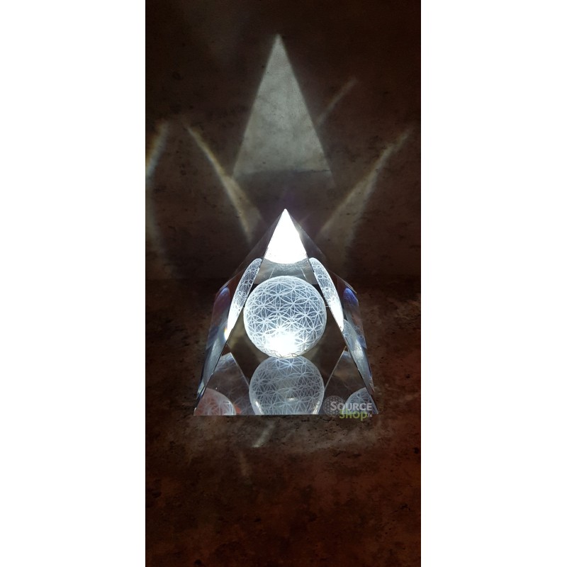 Pyramide de cristal Fleur de Vie