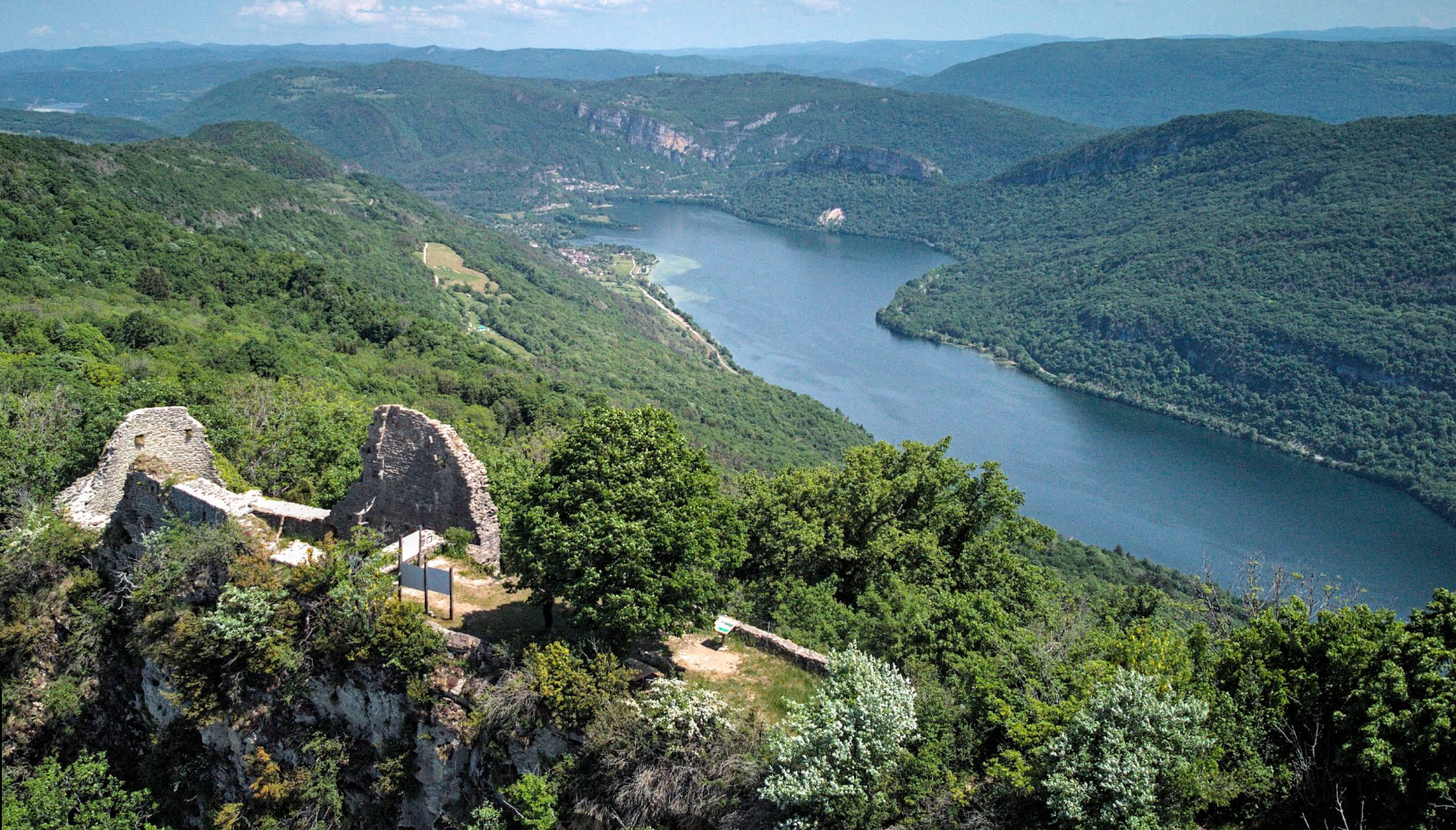 Vestiges du château d'Oliferne © Grochat FC