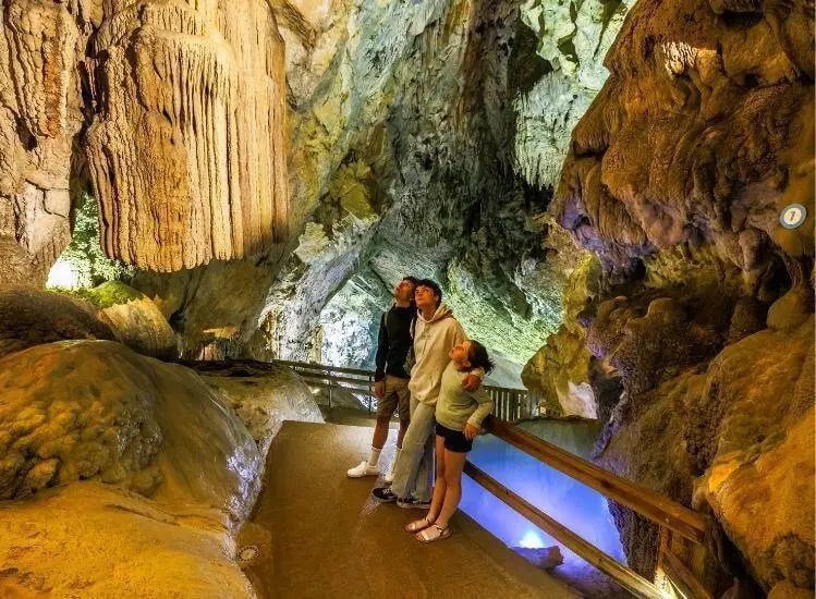 © Les grottes de Cerdon