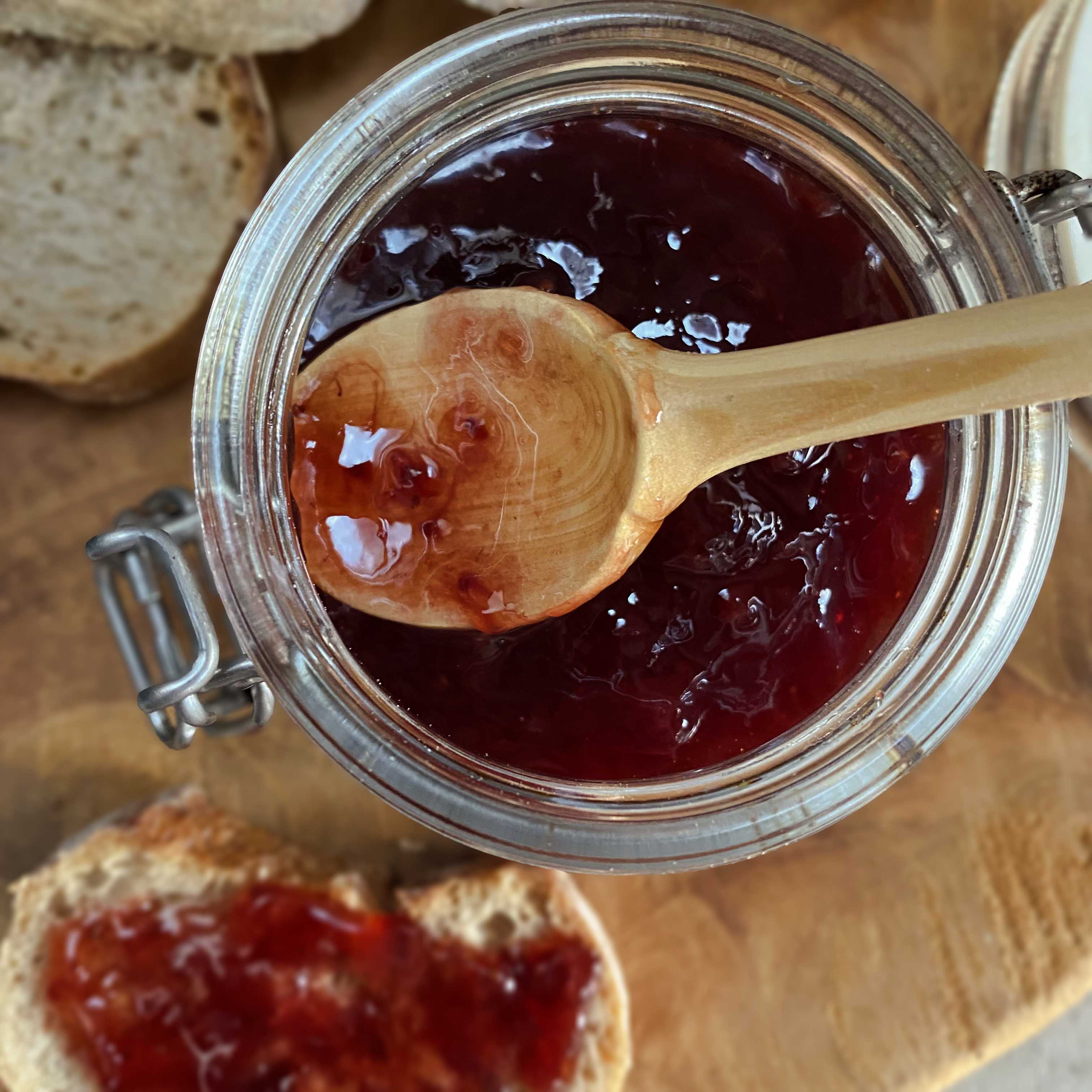 Ustensiles de cuisine en bois, accessoires de cuisine artisanaux et vaisselle durable