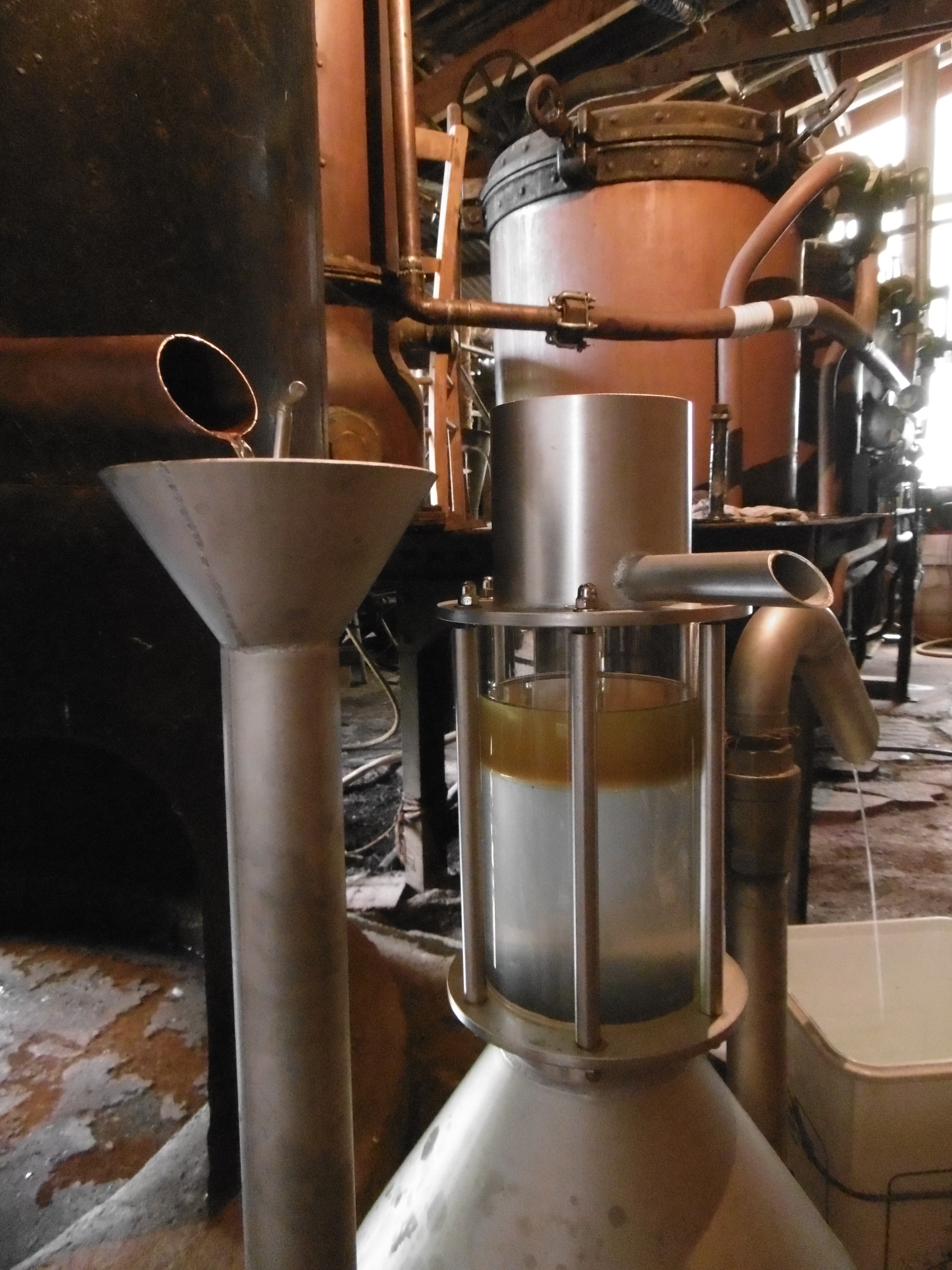 Mise en bouteille artisanale des hydrolats biologiques Élo'Distille