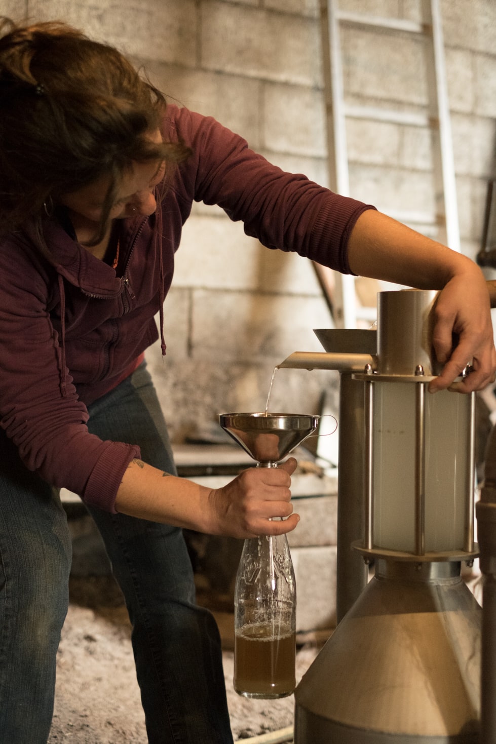 Distillation artisanale de plantes bio par Élo'Distille