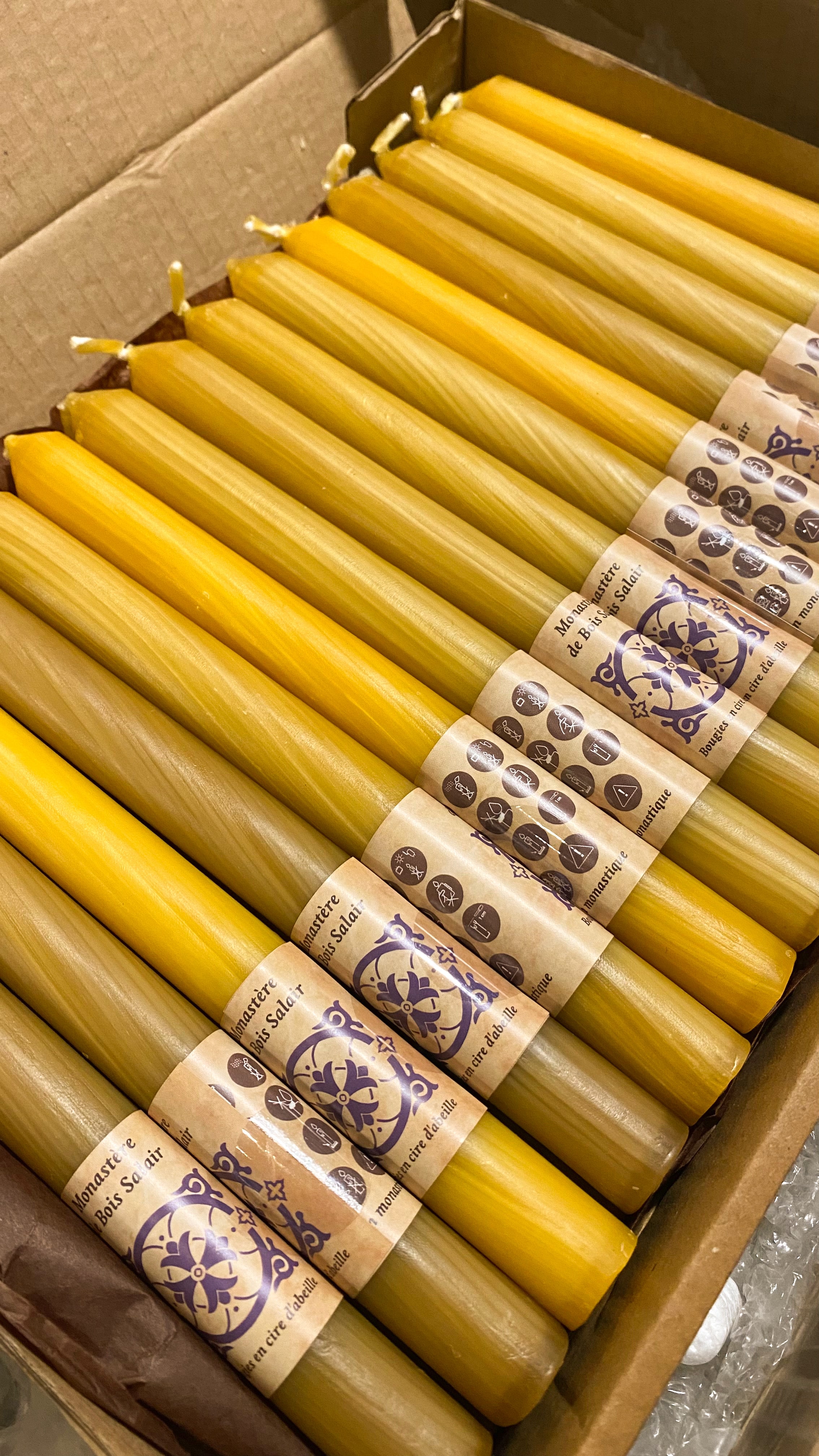 Cierge Artisanal en Cire d'Abeille Naturelle | Monastère de Bois Salair