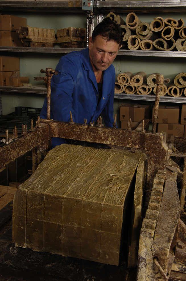 Fabrication artisanale du savon de Marseille Le Sérail