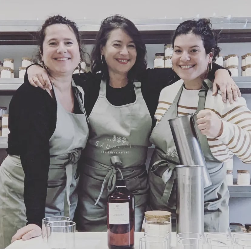 Les trois soeurs, fondatrices de Saugette : marque française de bougies parfumées artisanales