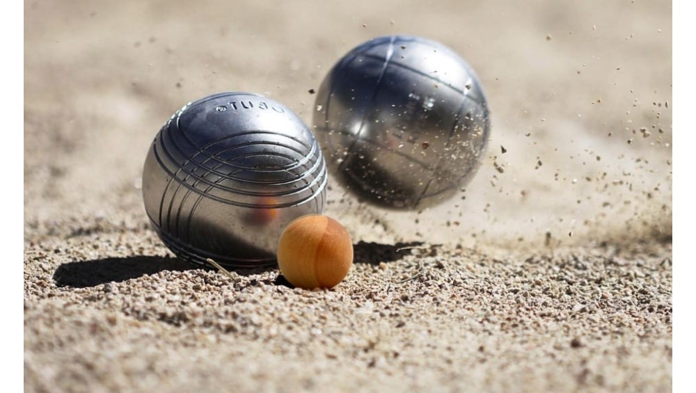 Cochonnet en buis du Jura : l'accessoire de pétanque écoresponsable Cochonnet en buis du Jura : l'accessoire de pétanque écoresponsable
