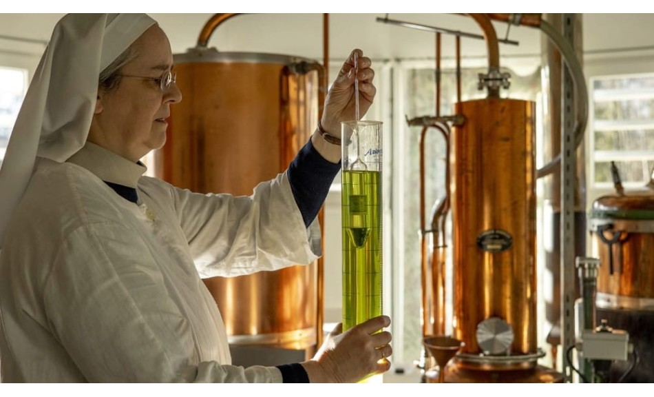 L’Eau d’Émeraude : usages, bienfaits et secret des sœurs bénédictines