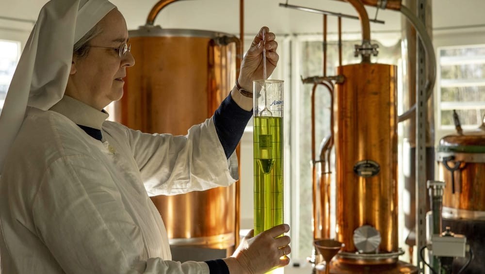 L’Eau d’Émeraude : usages, bienfaits et secret des sœurs bénédictines