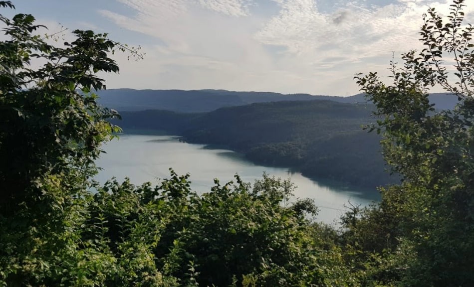 Que faire dans le Haut-Bugey et le Haut-Jura en été ? Notre guide des plus beaux endroits à découvrir